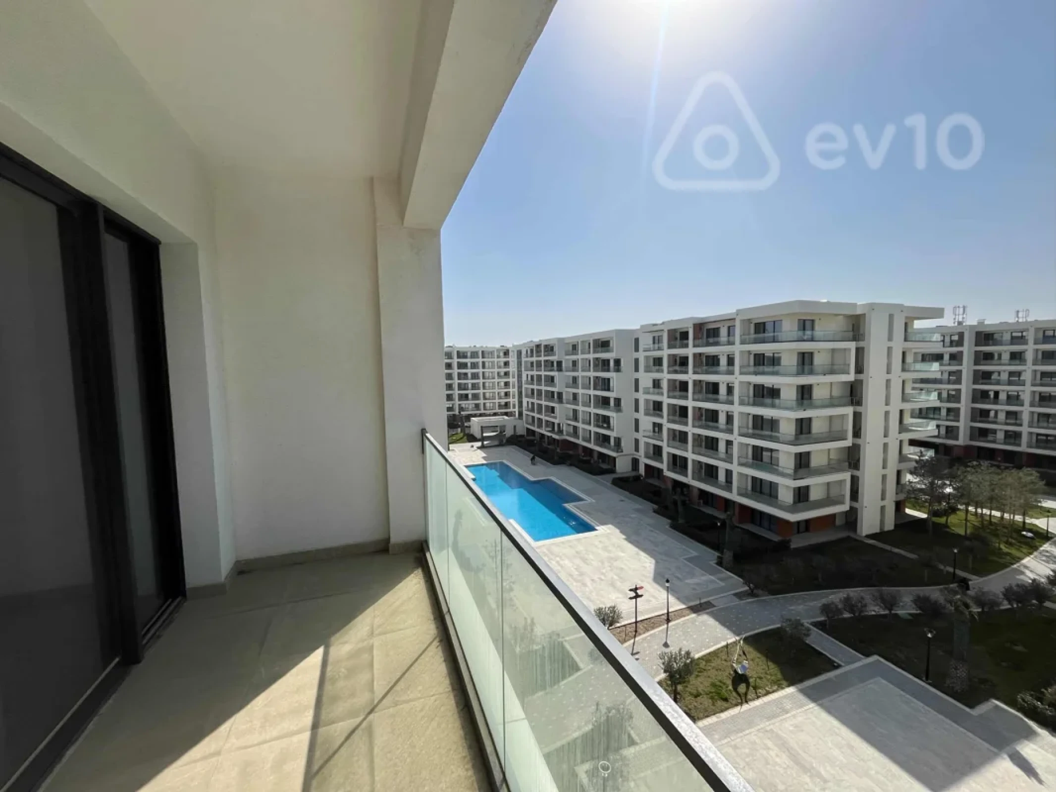 Kirayə verilir 3 otaqlı yeni tikili 160 m²