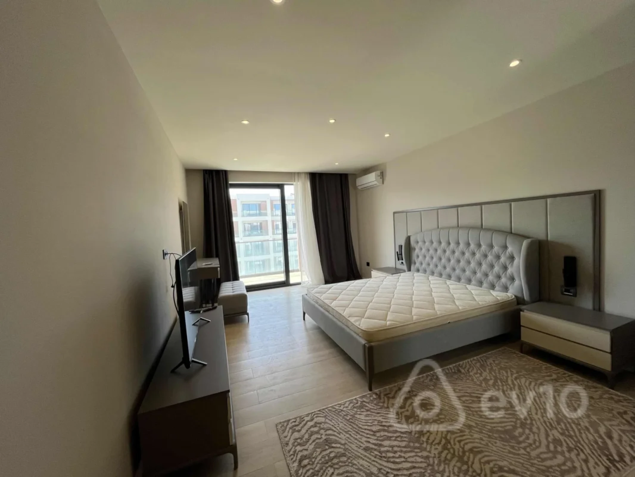 Kirayə verilir 3 otaqlı yeni tikili 160 m²
