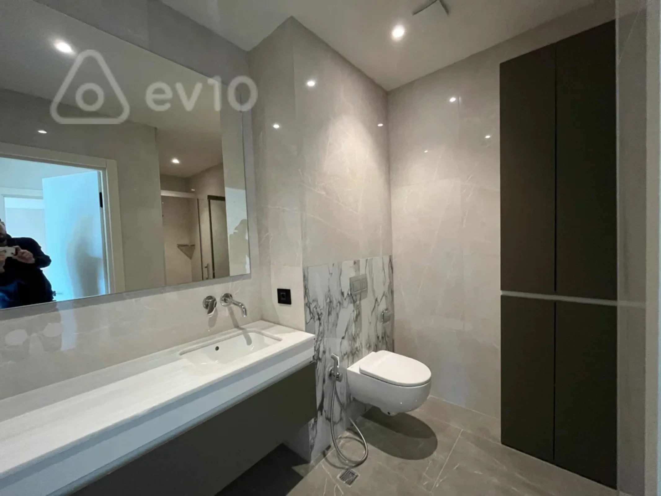 Kirayə verilir 3 otaqlı yeni tikili 160 m²