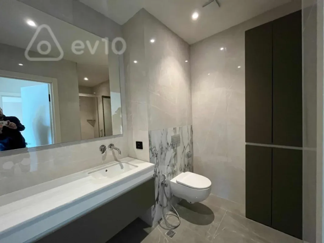 Kirayə verilir 3 otaqlı yeni tikili 160 m²