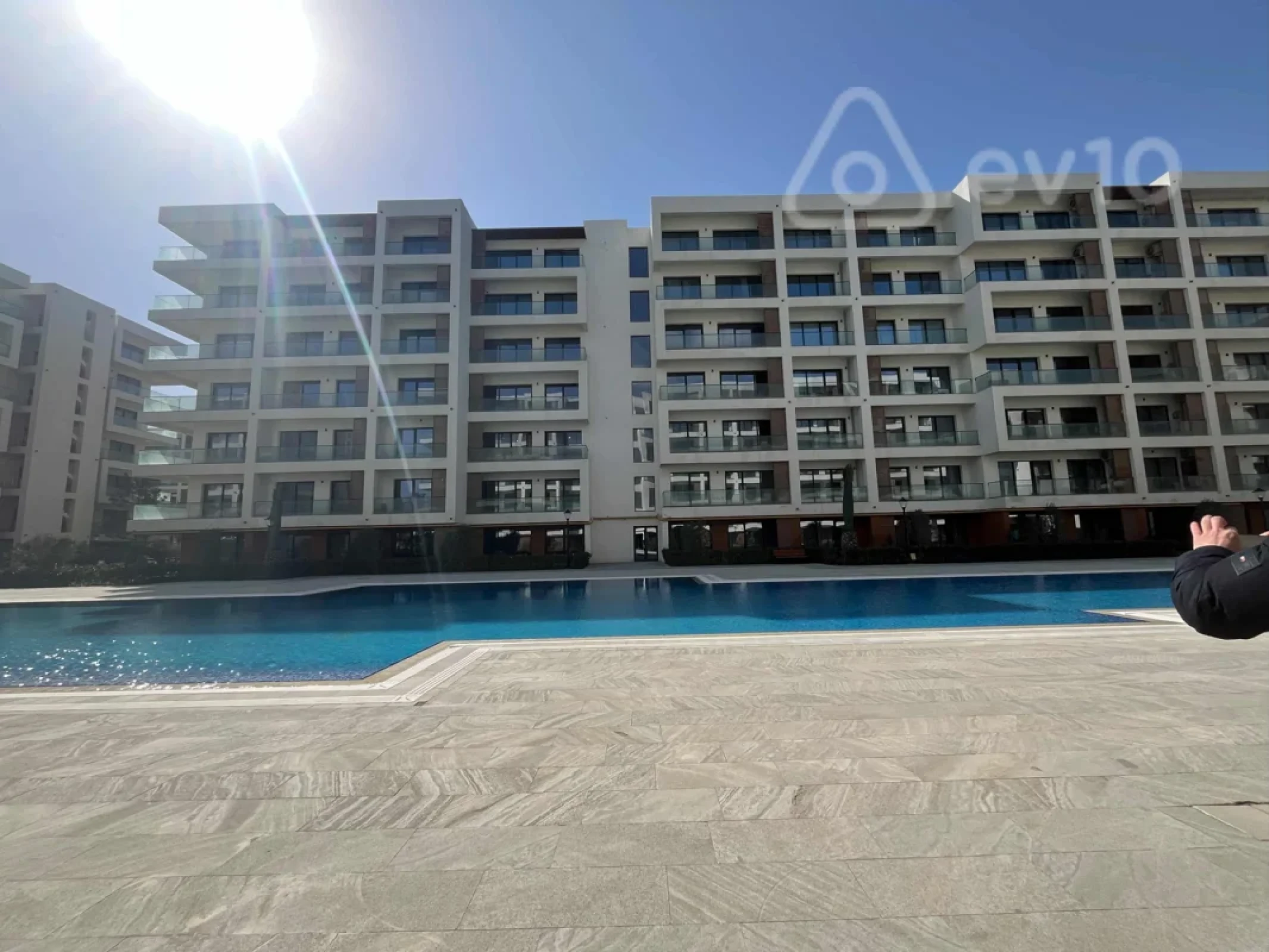 Kirayə verilir 3 otaqlı yeni tikili 160 m²