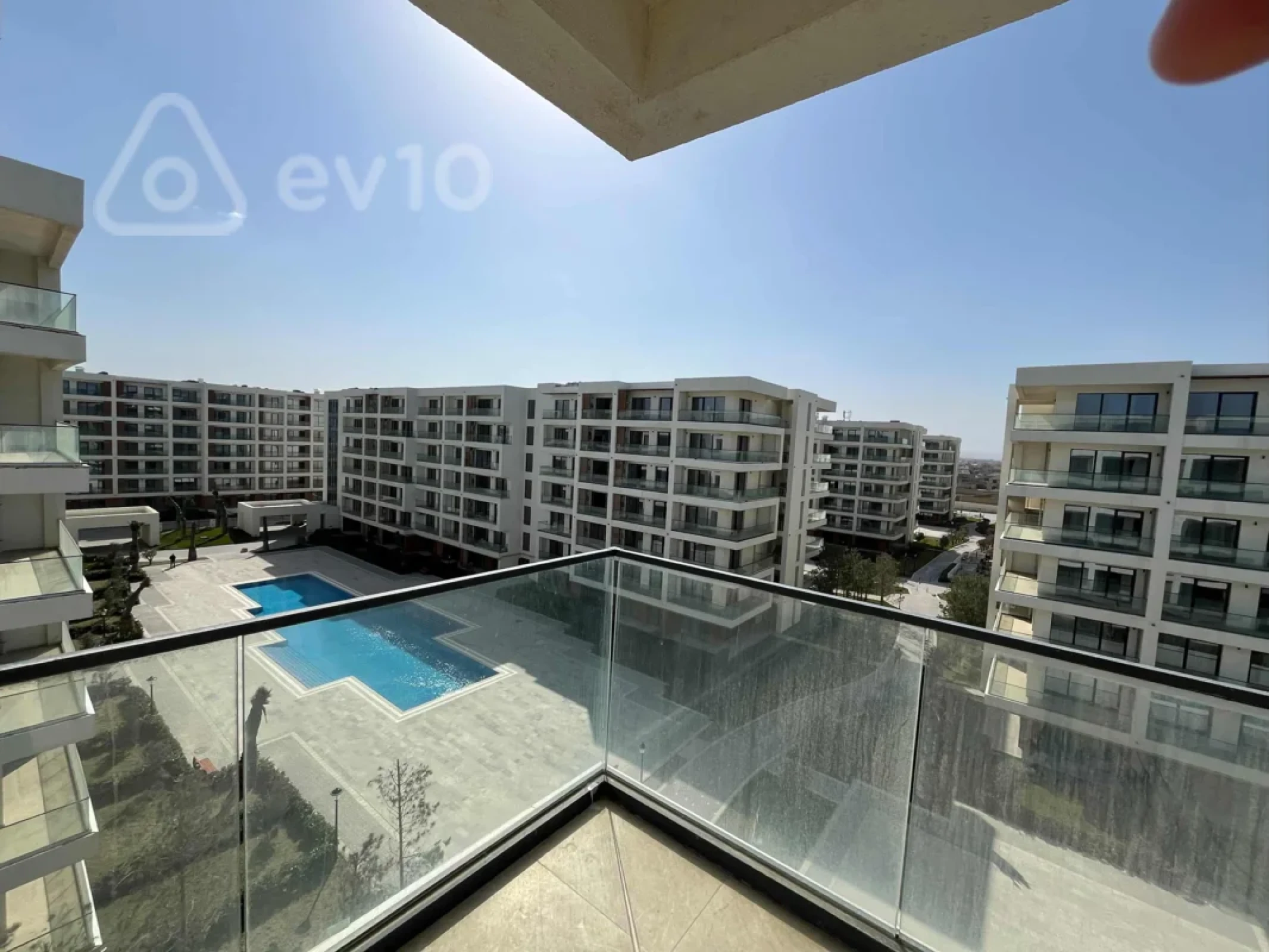 Kirayə verilir 3 otaqlı yeni tikili 160 m²