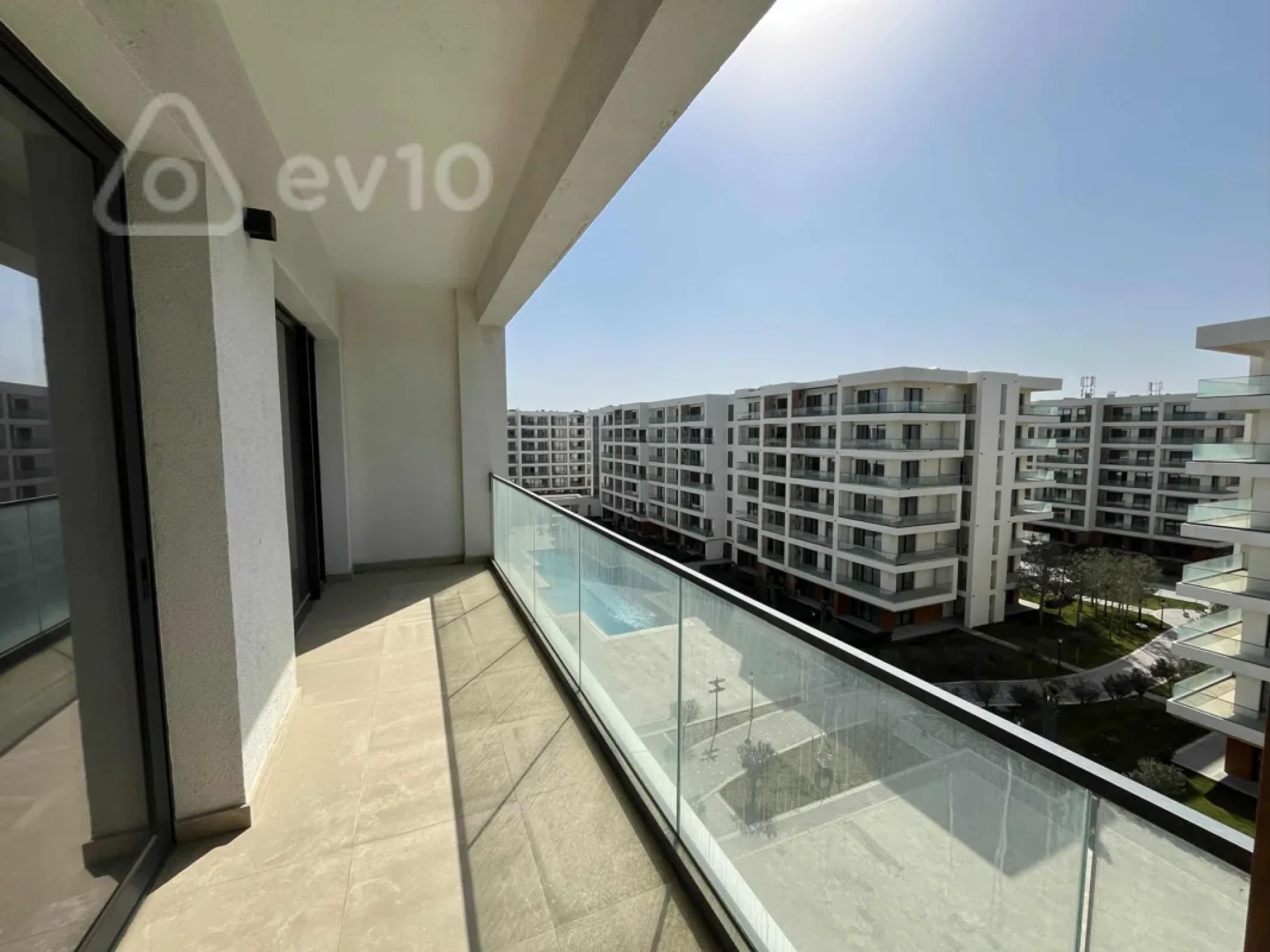 Kirayə verilir 3 otaqlı yeni tikili 160 m²