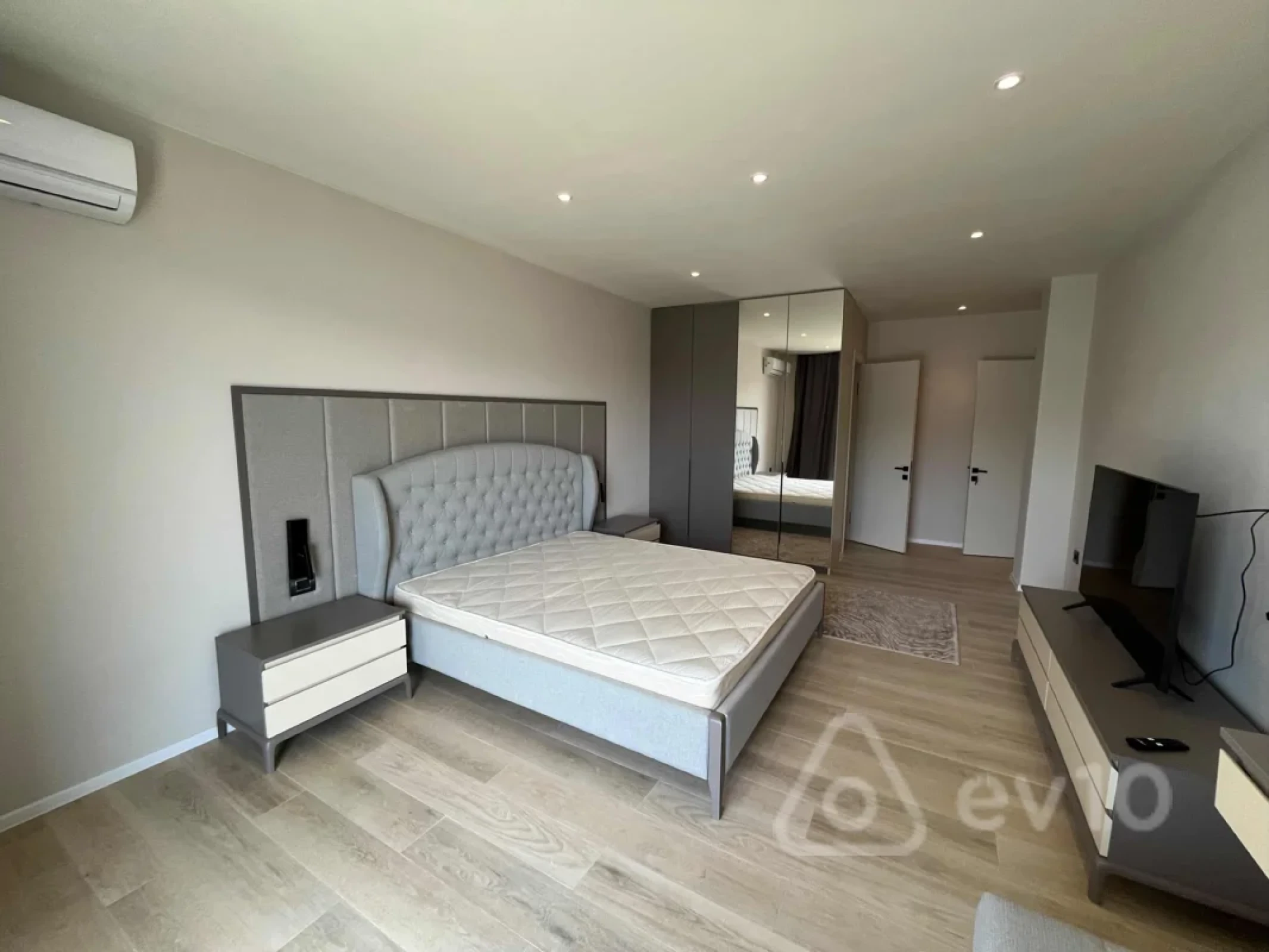 Kirayə verilir 3 otaqlı yeni tikili 160 m²