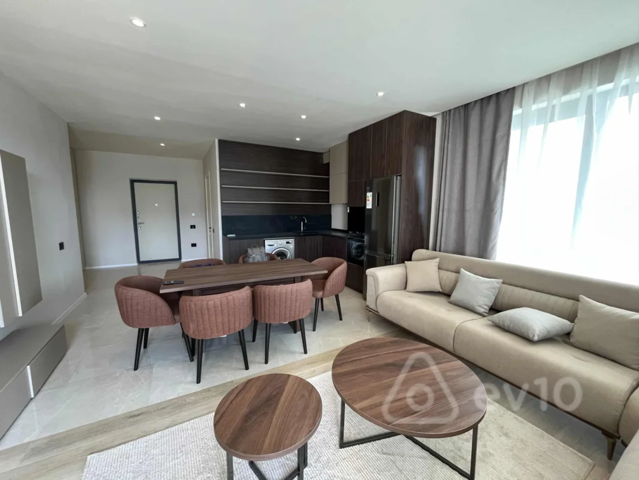 Kirayə verilir 3 otaqlı yeni tikili 160 m²