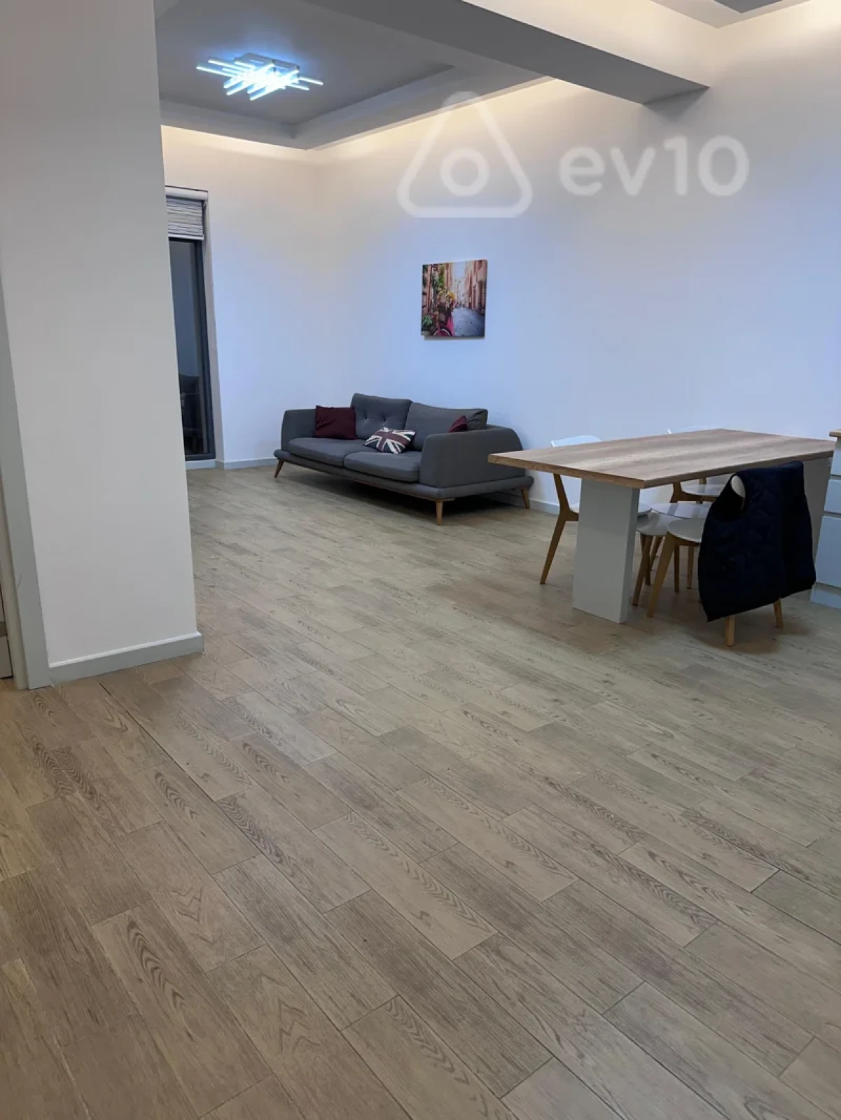 Kirayə verilir 2 otaqlı yeni tikili 65 m²