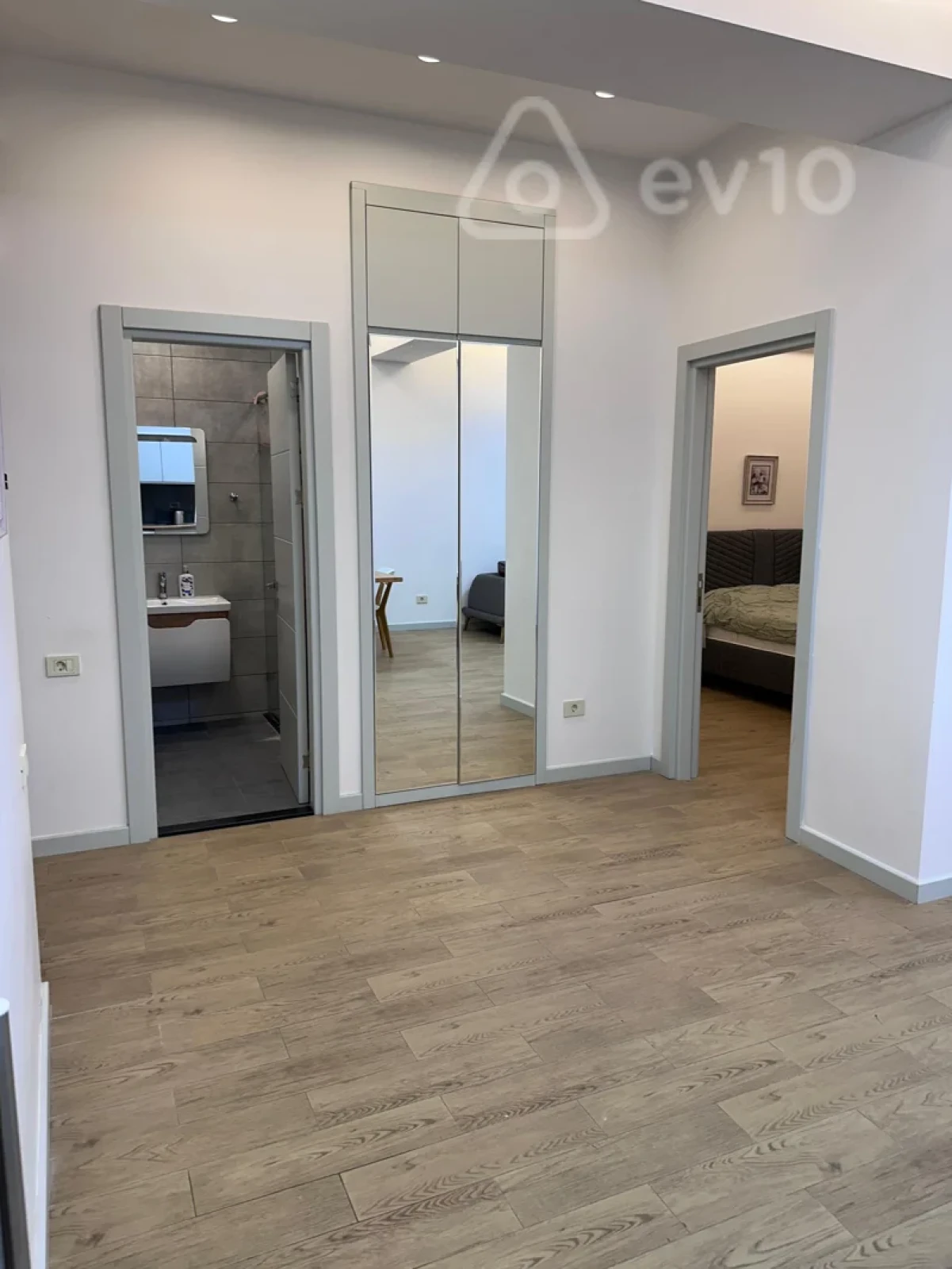 Kirayə verilir 2 otaqlı yeni tikili 65 m²