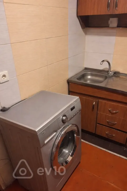 Kirayə verilir 1 otaqlı köhnə tikili 50 m²