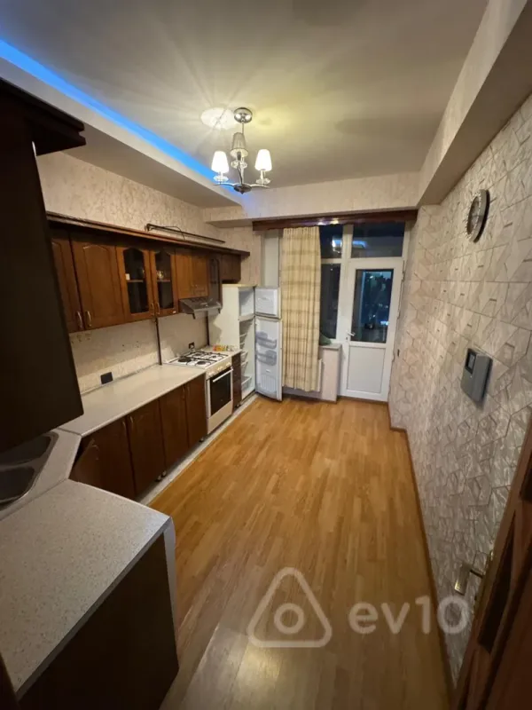 Kirayə verilir 3 otaqlı yeni tikili 100 m²