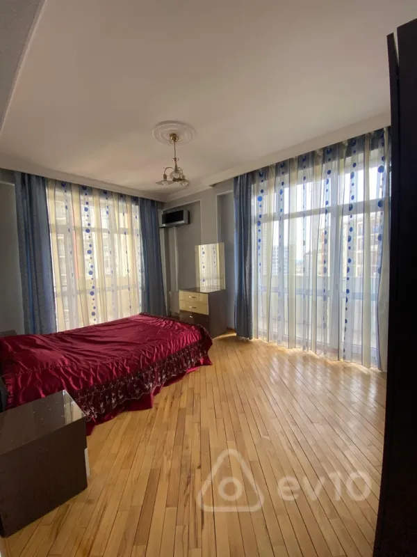 Kirayə verilir 3 otaqlı yeni tikili 115 m²