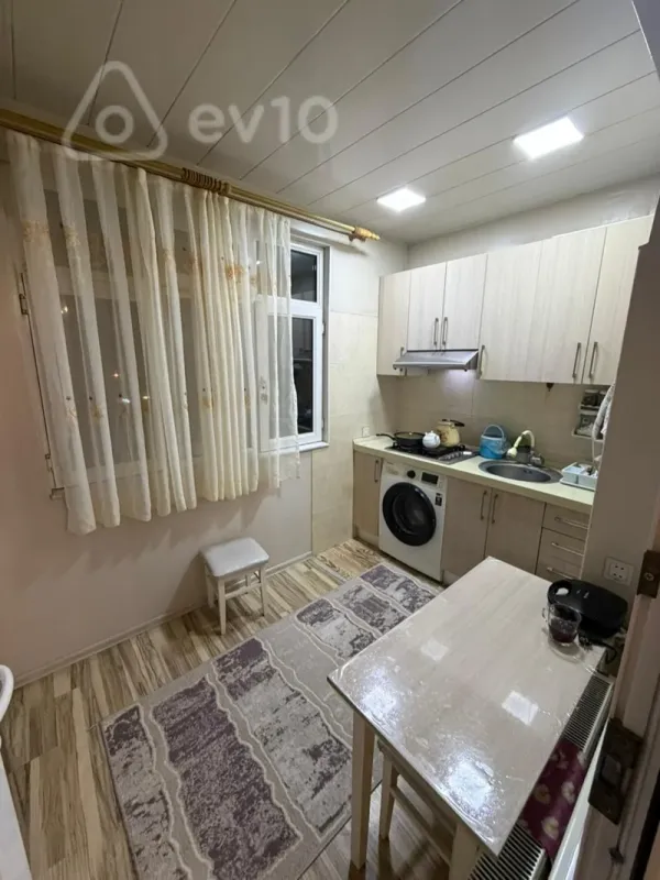 Satılır 3 otaqlı köhnə tikili 60 m²
