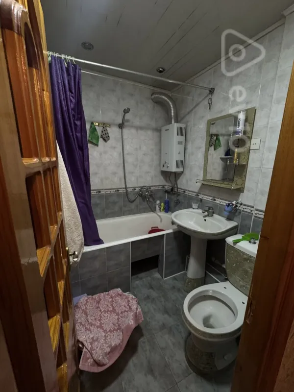 Kirayə verilir 3 otaqlı köhnə tikili 48 m²