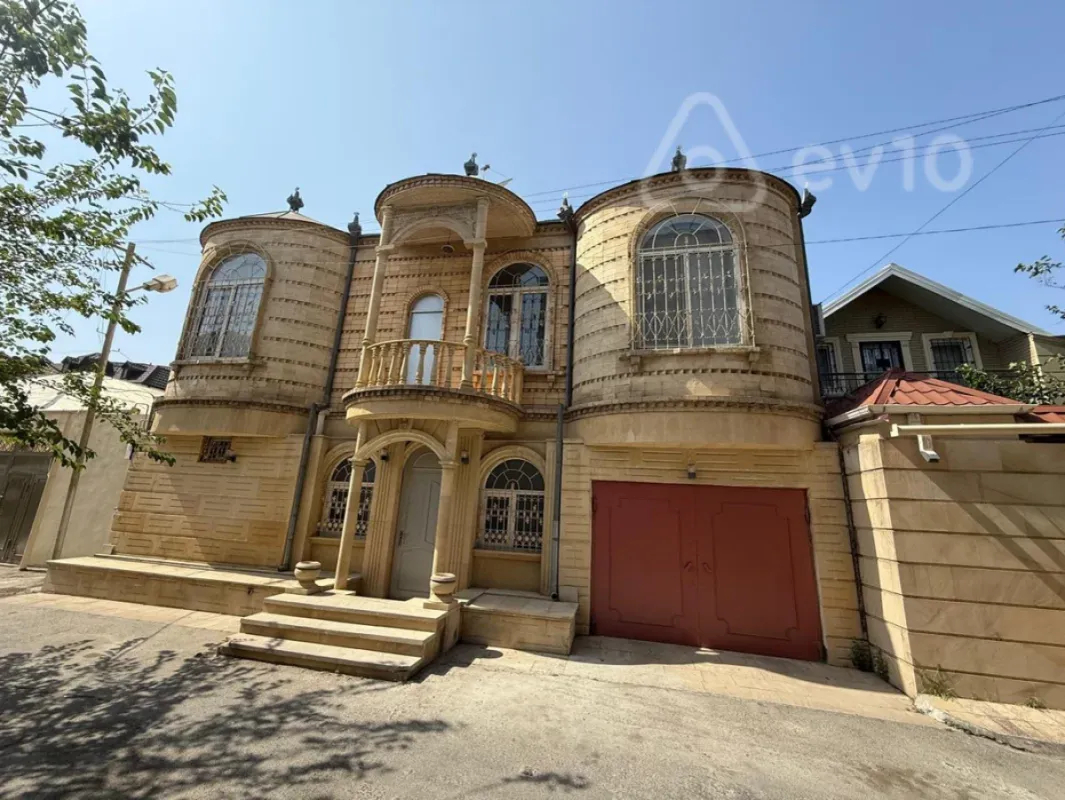 Satılır 7 otaqlı həyət evi 425 m²