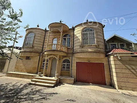 Satılır 7 otaqlı həyət evi 425 m²