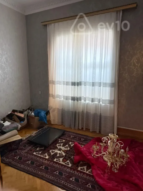 Satılır 7 otaqlı həyət evi 425 m²