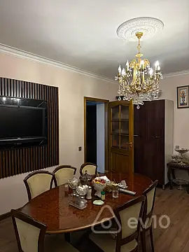 Satılır 7 otaqlı həyət evi 425 m²