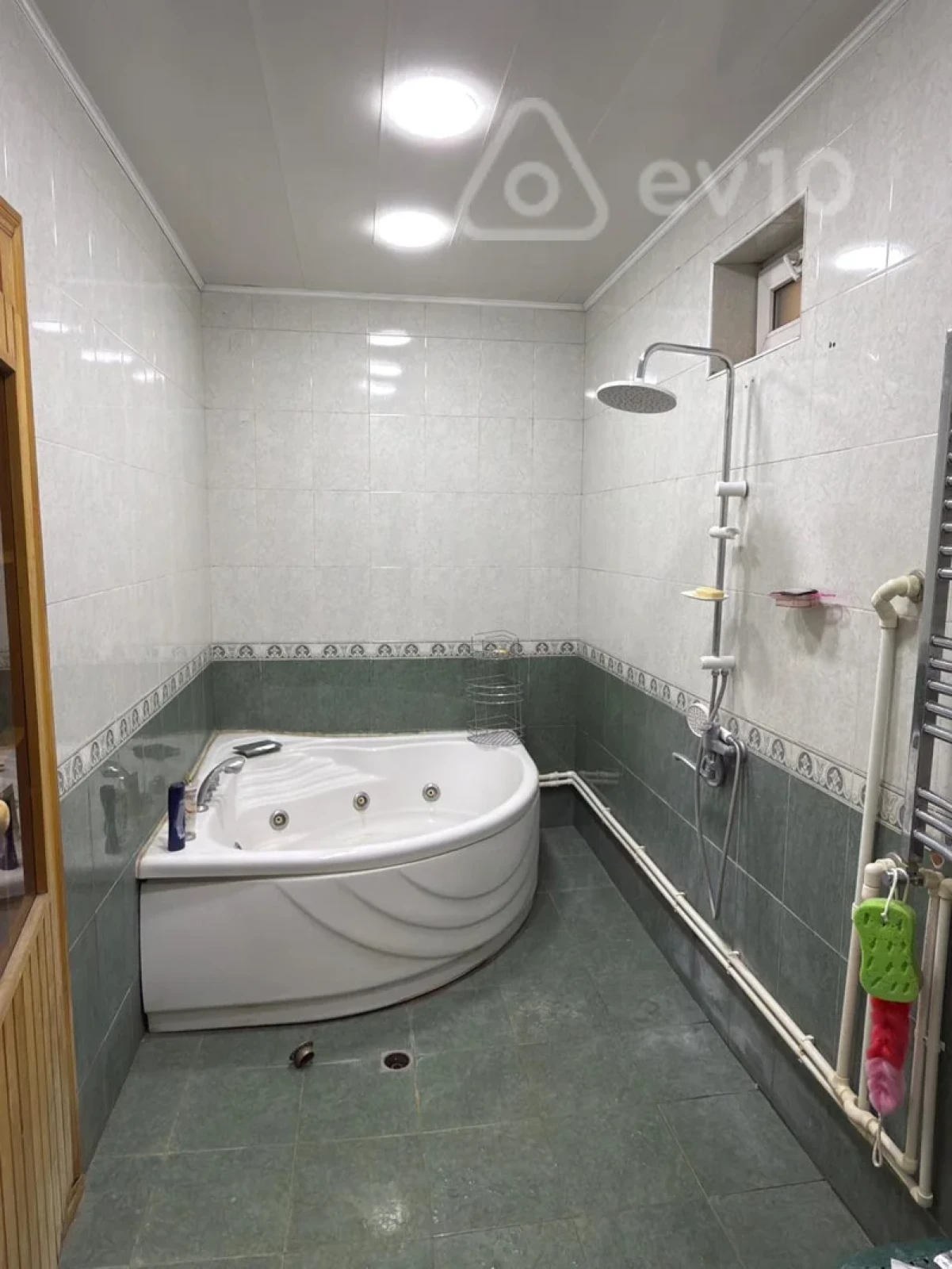 Satılır 7 otaqlı həyət evi 425 m²