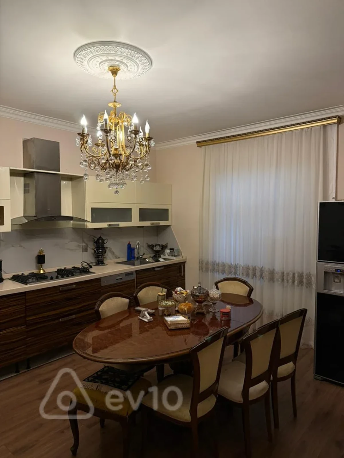 Satılır 7 otaqlı həyət evi 425 m²
