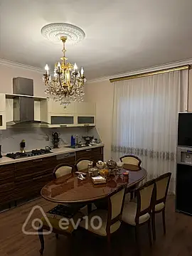 Satılır 7 otaqlı həyət evi 425 m²