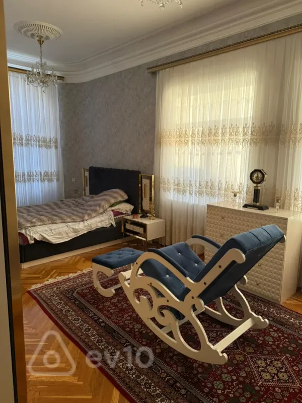 Satılır 7 otaqlı həyət evi 425 m²