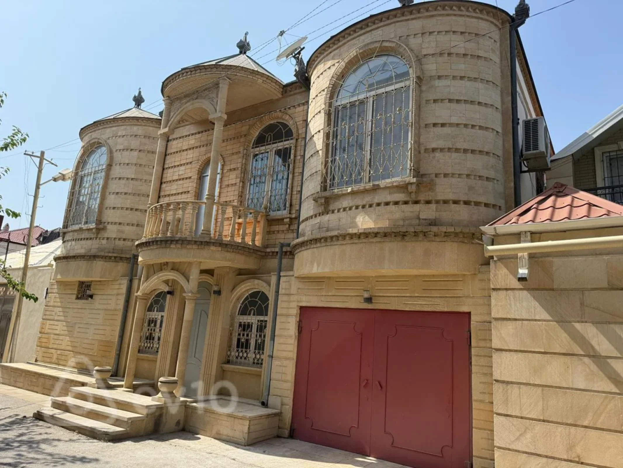 Satılır 7 otaqlı həyət evi 425 m²