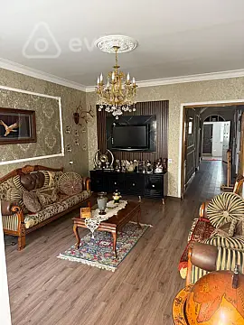 Satılır 7 otaqlı həyət evi 425 m²