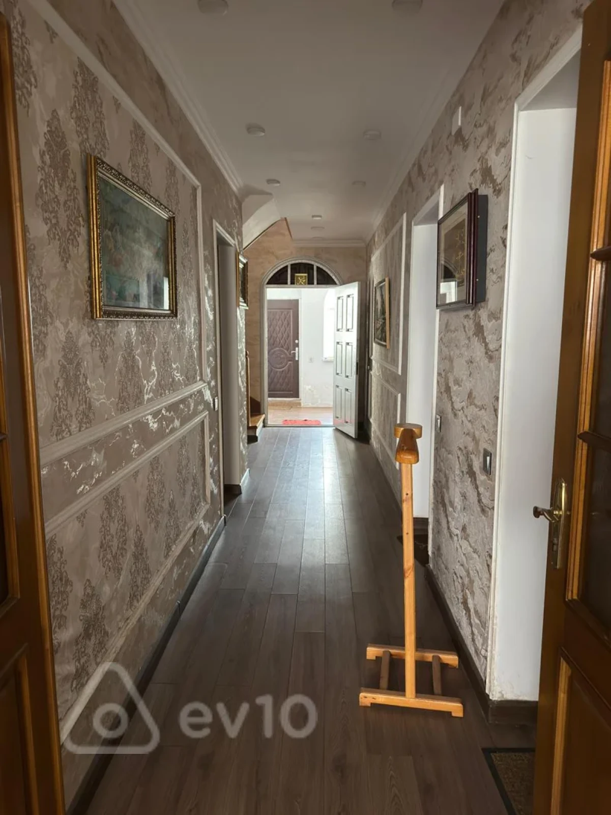Satılır 7 otaqlı həyət evi 425 m²