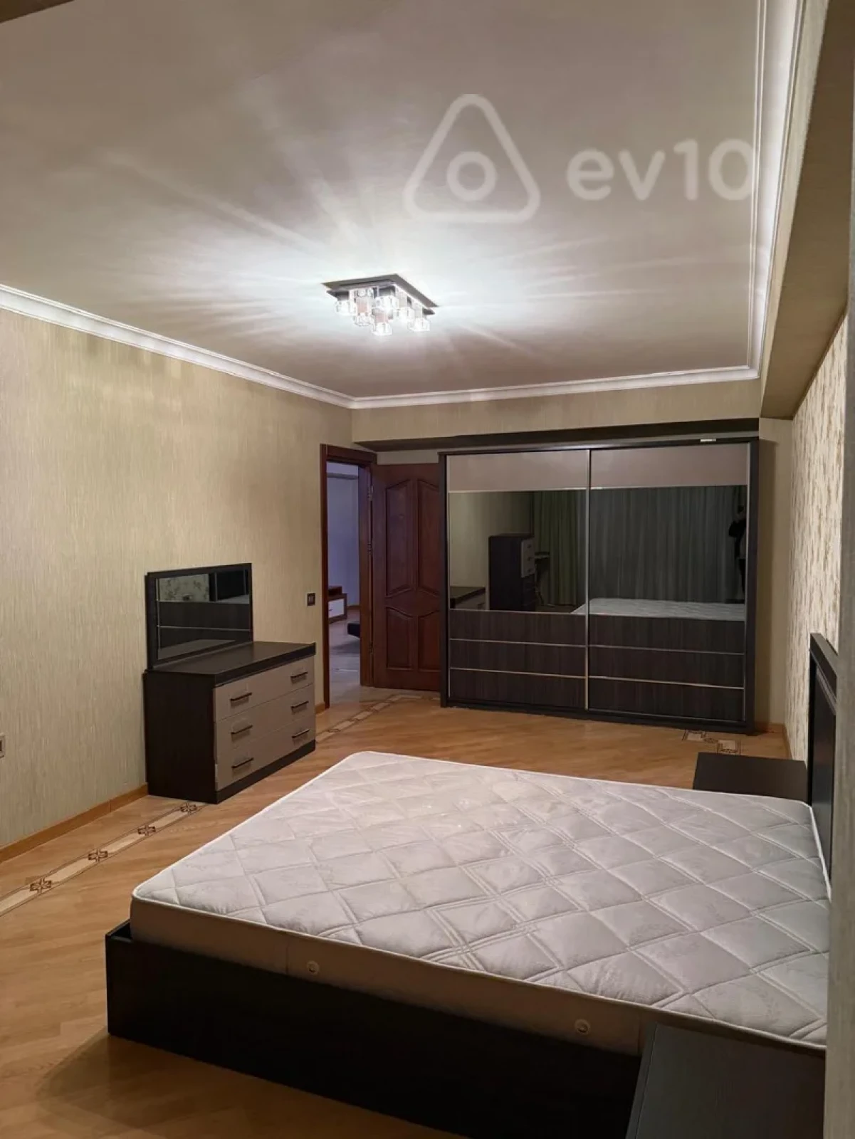Kirayə verilir 3 otaqlı köhnə tikili 110 m²