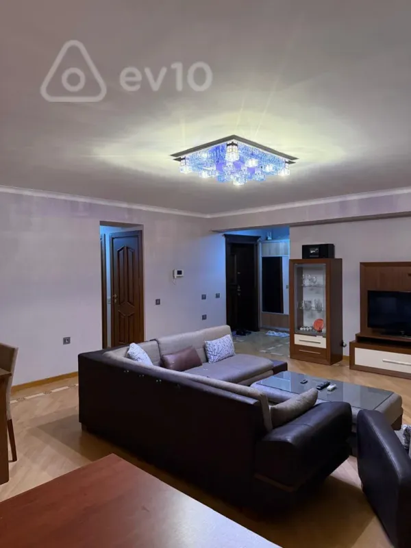 Kirayə verilir 3 otaqlı köhnə tikili 110 m²