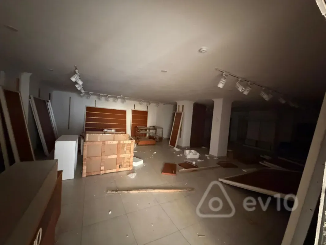 Kirayə verilir mənzil 940 m²