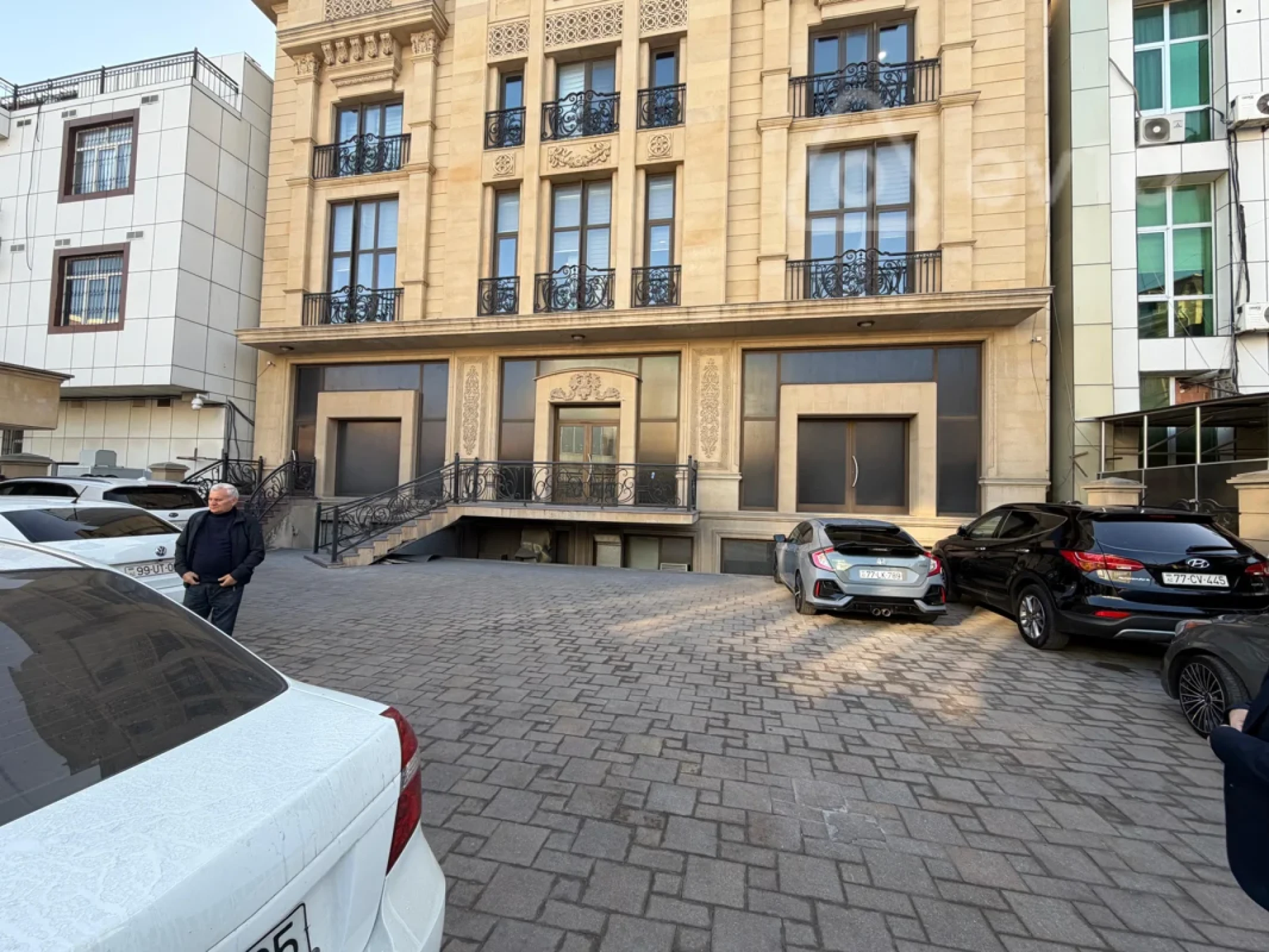 Kirayə verilir mənzil 940 m²