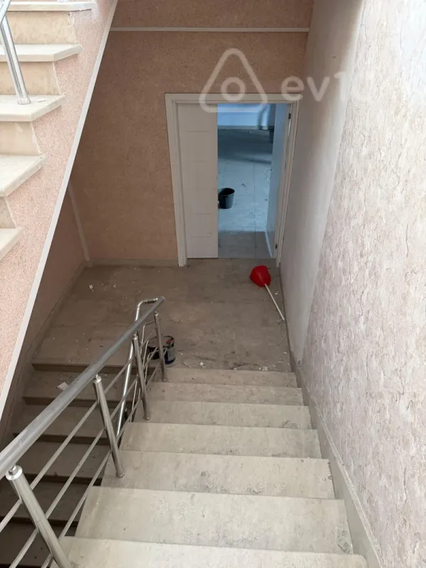 Kirayə verilir mənzil 940 m²