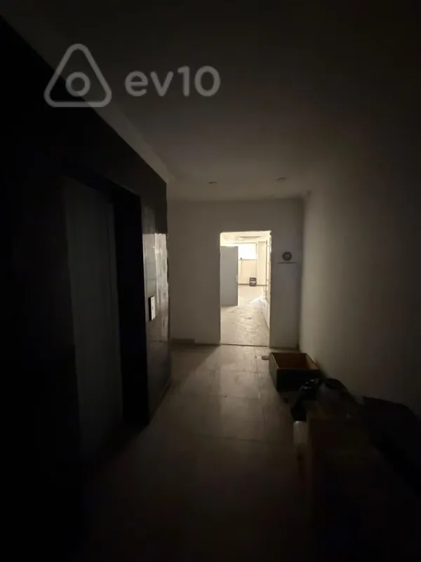 Kirayə verilir mənzil 940 m²