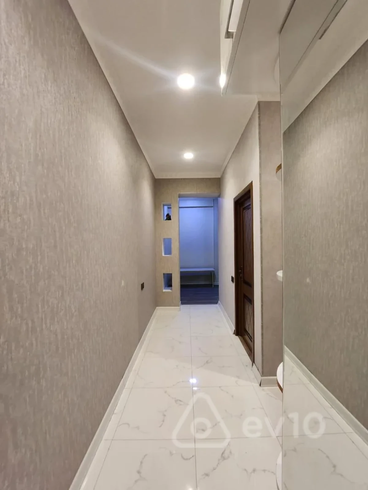 Kirayə verilir 2 otaqlı yeni tikili 68 m²