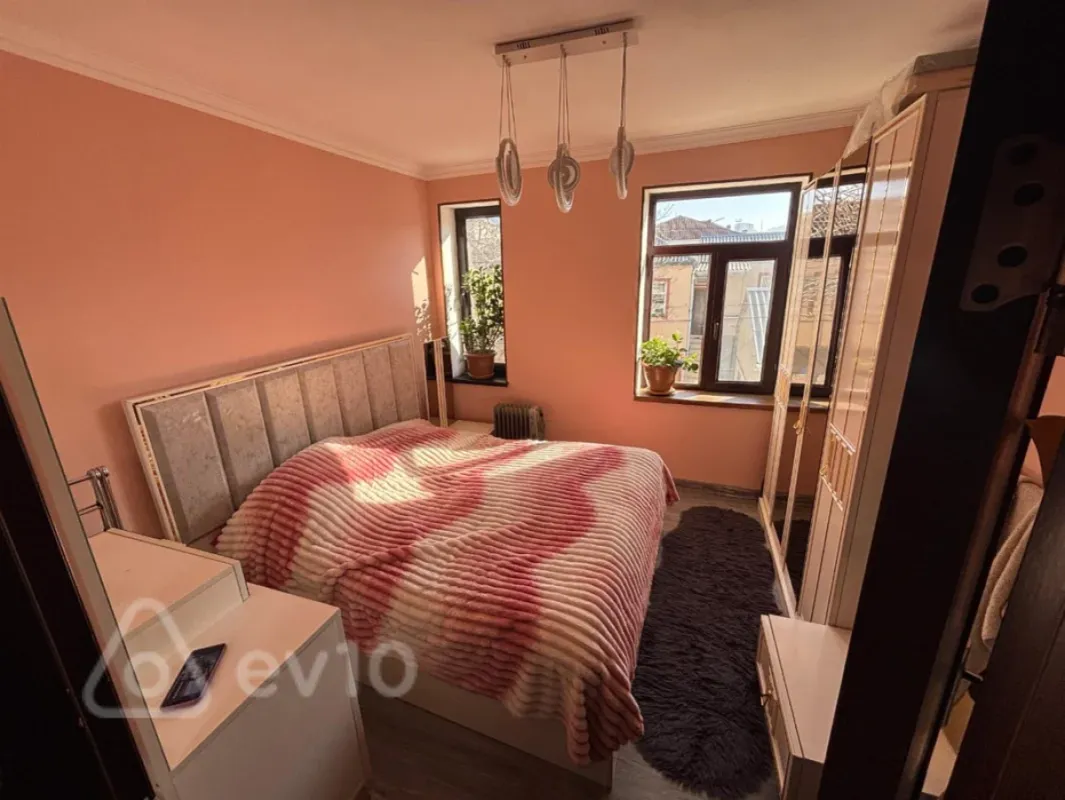 Satılır 3 otaqlı köhnə tikili 75 m²