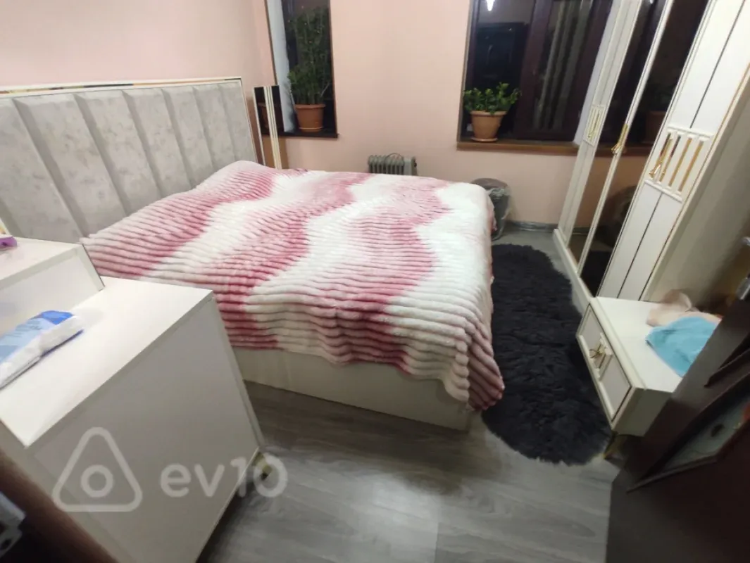 Satılır 3 otaqlı köhnə tikili 75 m²