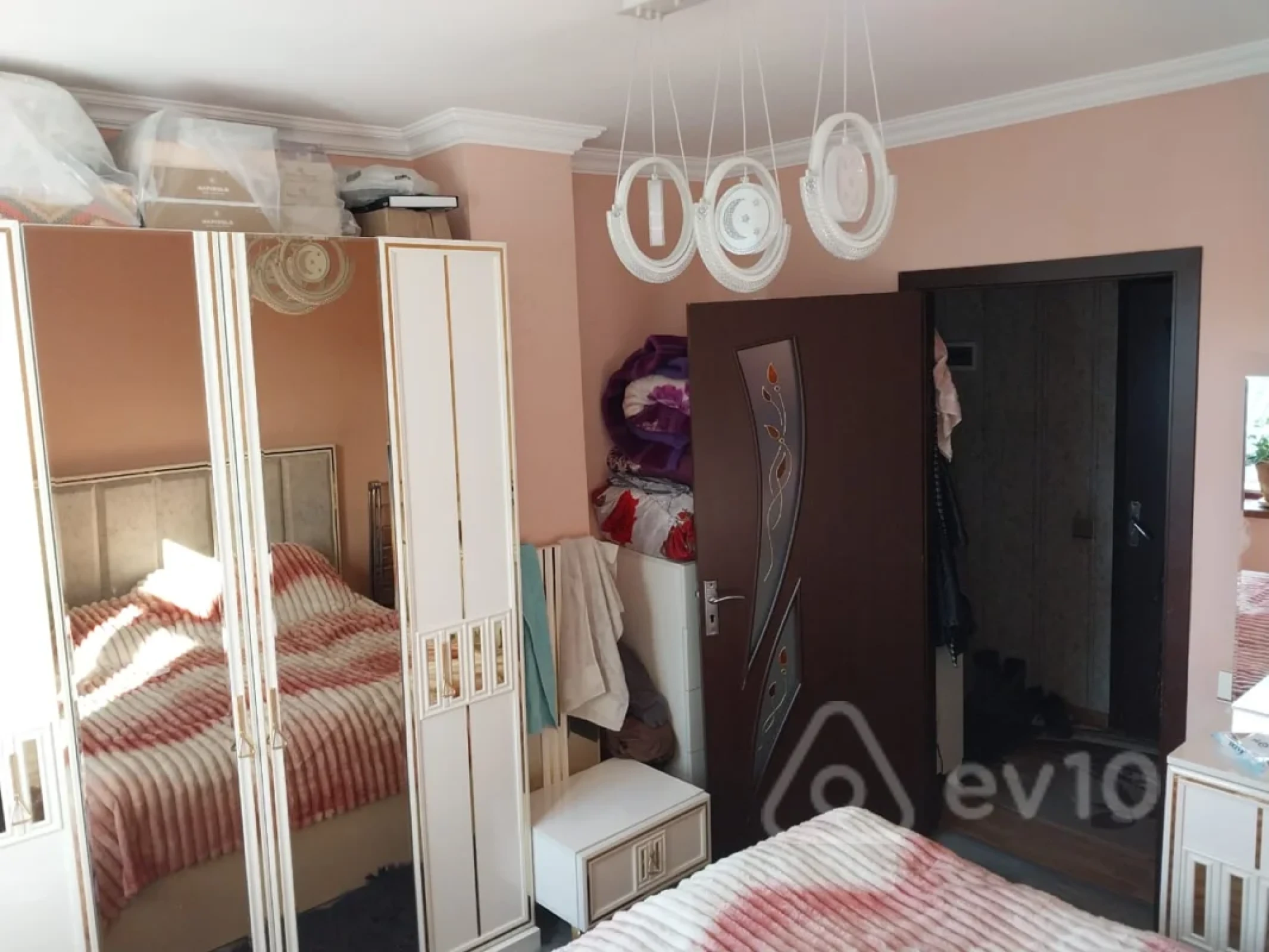 Satılır 3 otaqlı köhnə tikili 75 m²