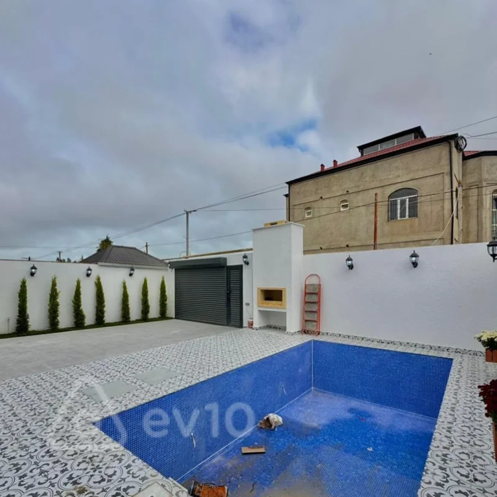 Satılır 5 otaqlı həyət evi 210 m²