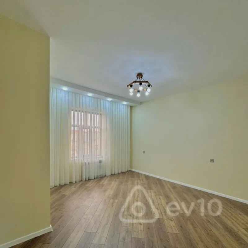 Satılır 5 otaqlı həyət evi 210 m²