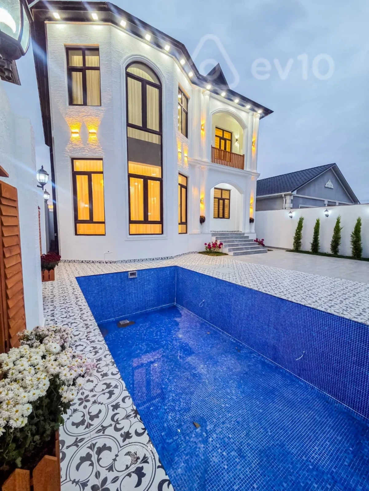 Satılır 5 otaqlı həyət evi 210 m²