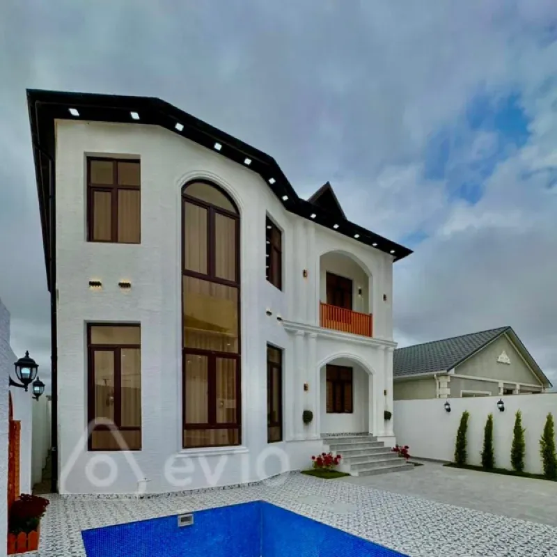 Satılır 5 otaqlı həyət evi 210 m²