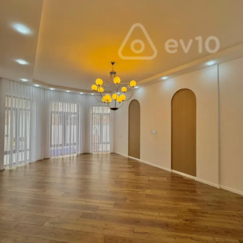 Satılır 5 otaqlı həyət evi 210 m²