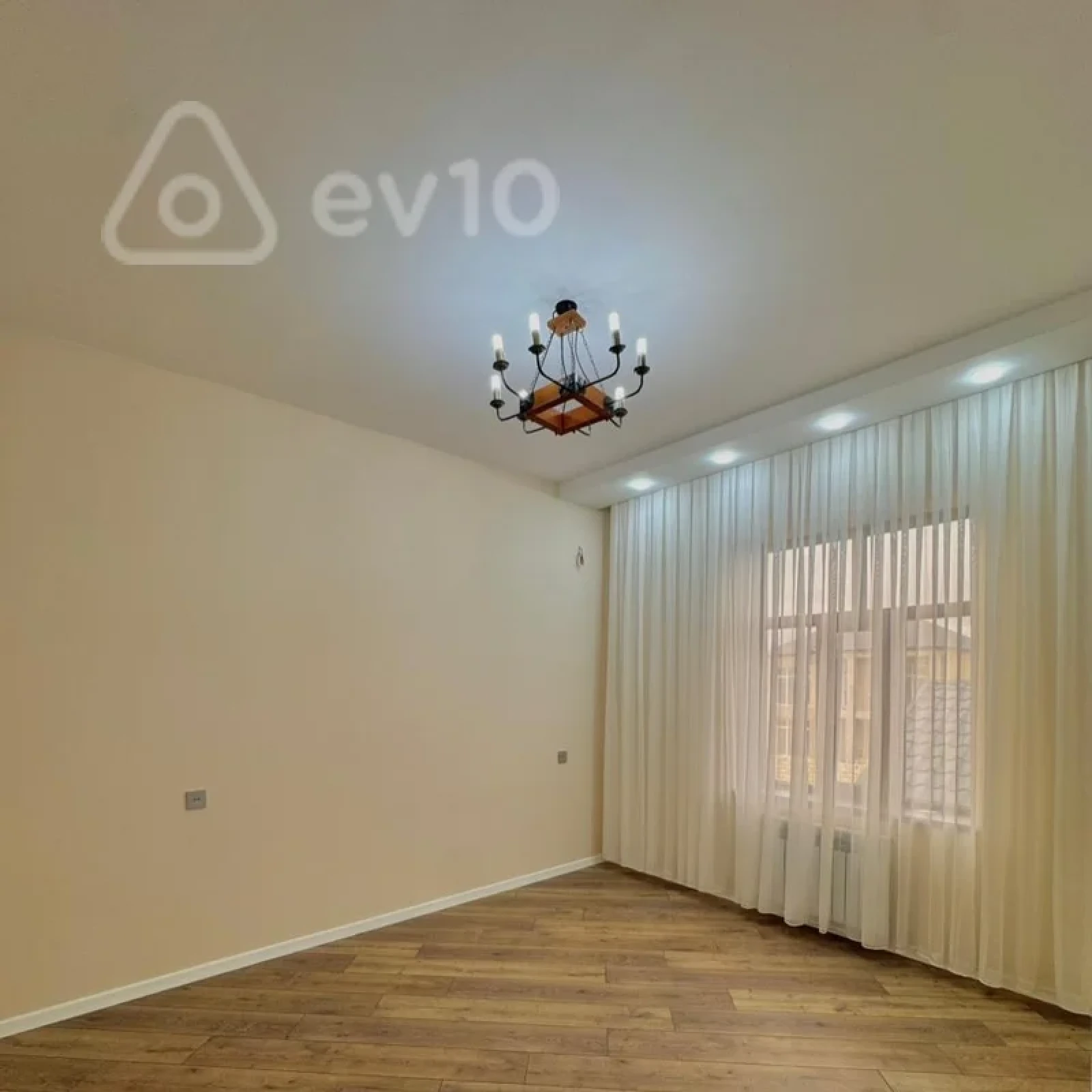 Satılır 5 otaqlı həyət evi 210 m²