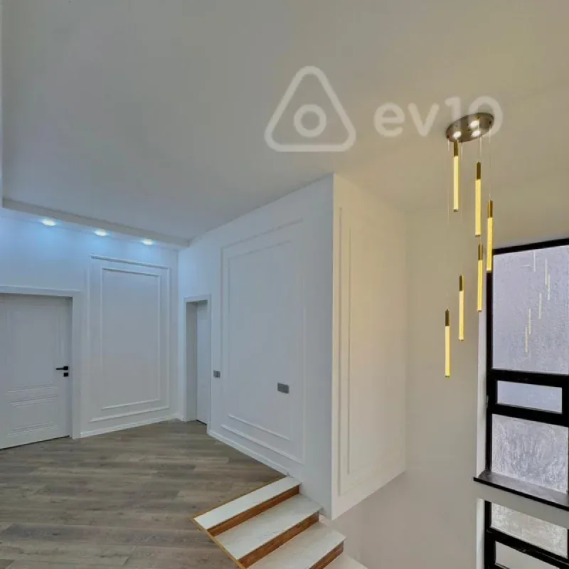 Satılır 5 otaqlı həyət evi 210 m²