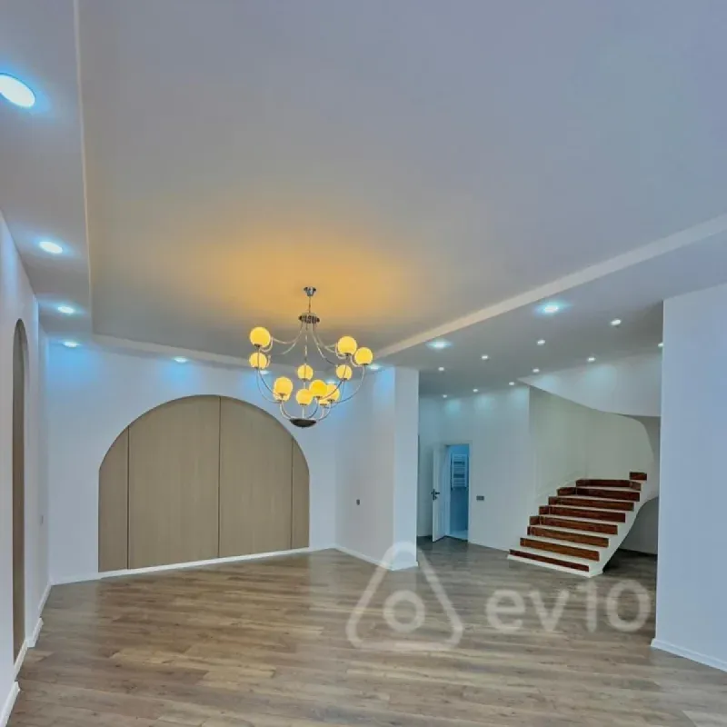 Satılır 5 otaqlı həyət evi 210 m²