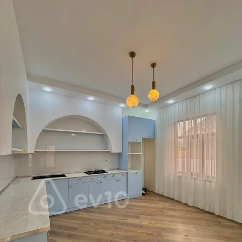 Satılır 5 otaqlı həyət evi 210 m²