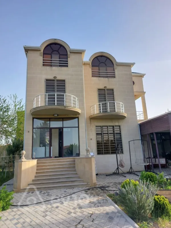 Satılır 6 otaqlı həyət evi 250 m²
