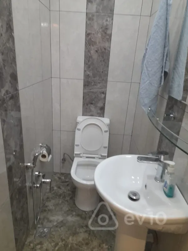 Kirayə verilir 3 otaqlı yeni tikili 110 m²