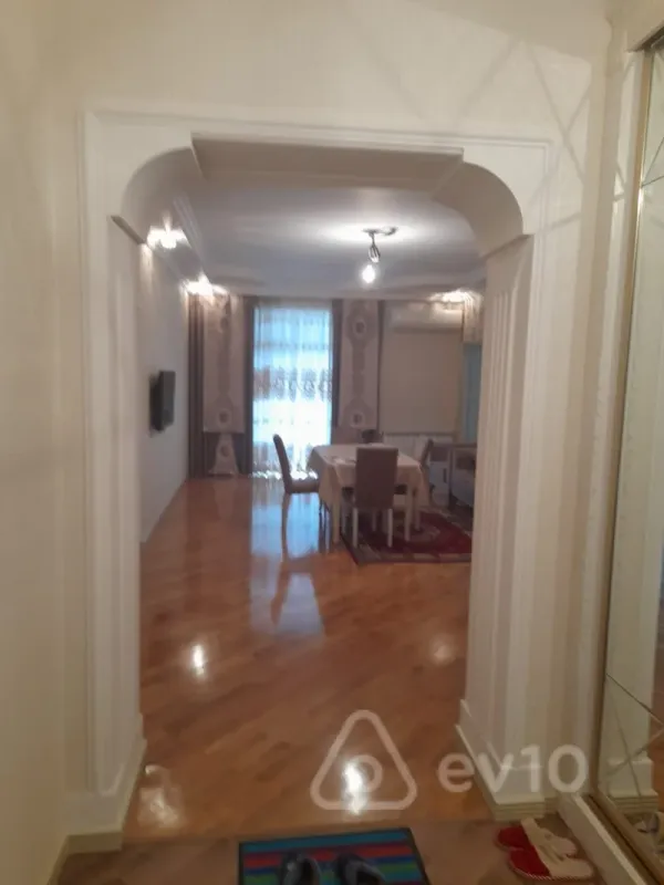 Kirayə verilir 3 otaqlı yeni tikili 110 m²