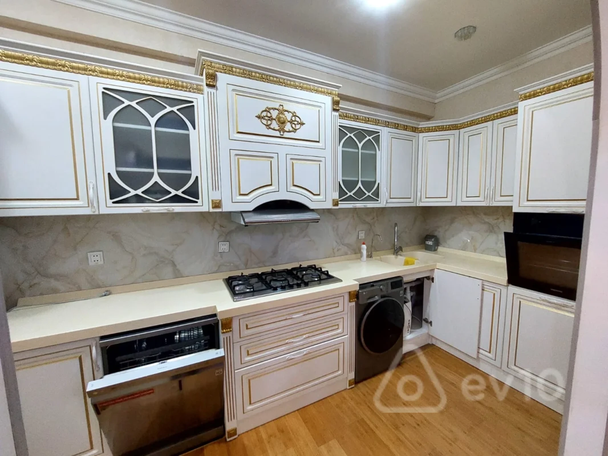 Kirayə verilir 4 otaqlı yeni tikili 120 m²